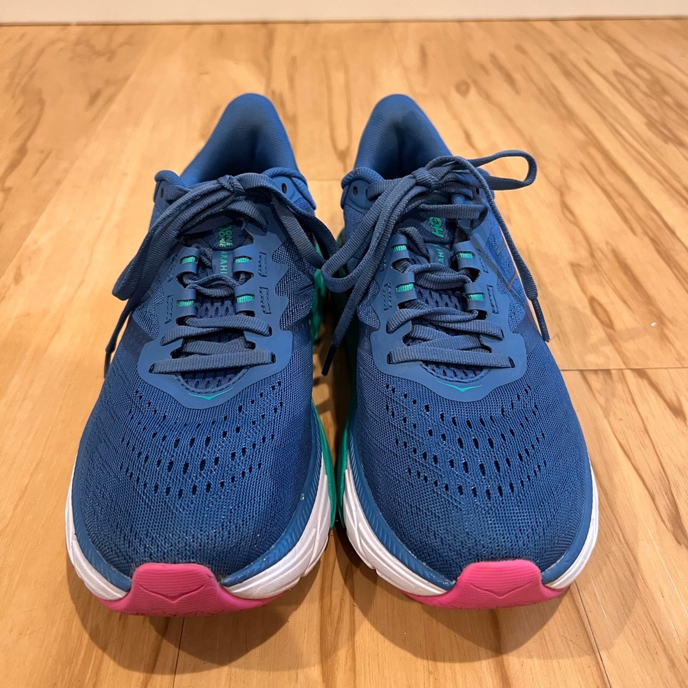 Hoka Arahi 5
